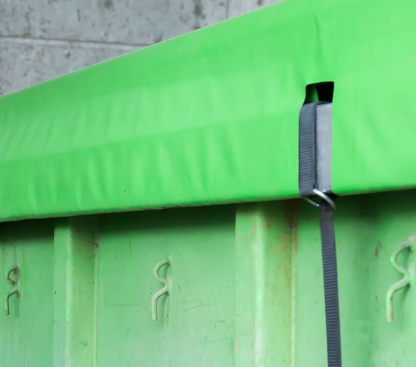 PVC-Planen für Abfall-Container aus der Autosattlerei Freier sind sehr, sehr strapazierfähig. PVC-Planen für Abfall-Container aus der Autosattlerei Freier sind sehr, sehr strapazierfähig.