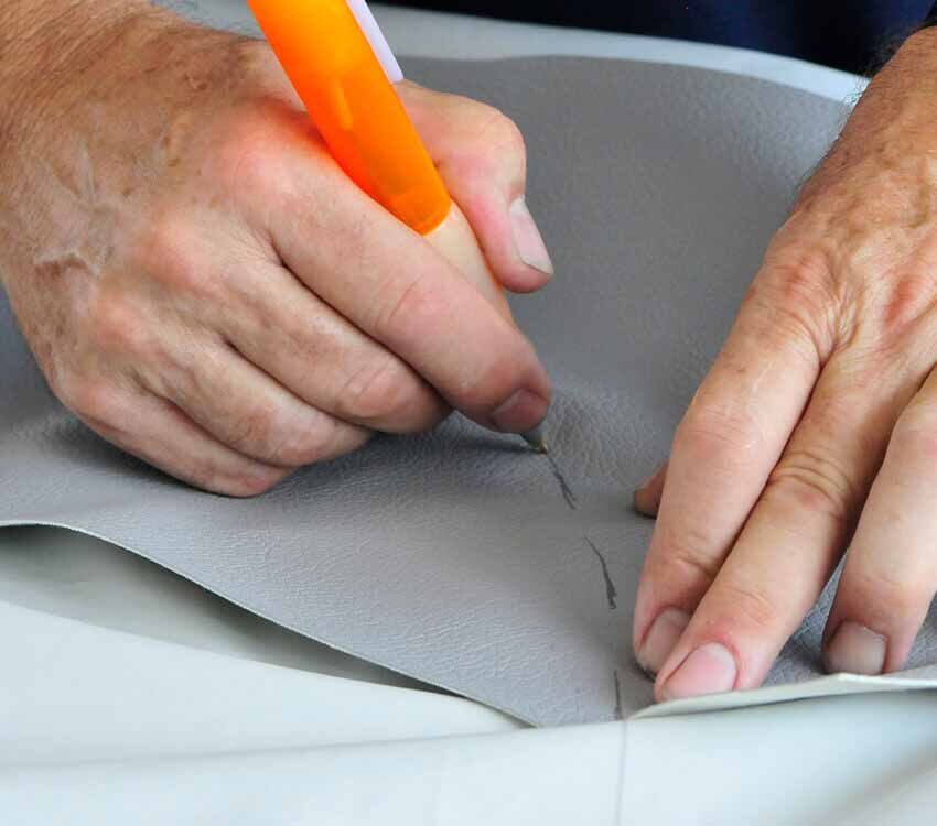 persenning-bootsplane-autosattlerei-freier-schnitt-und-nähte-anzeichnen