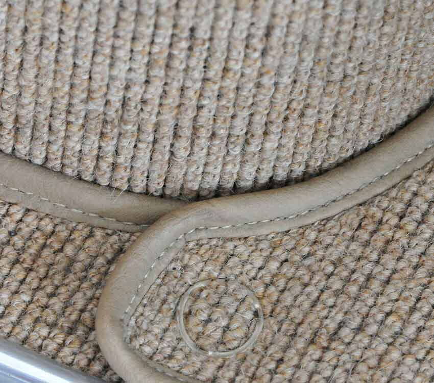 Fahrzeuginnenausstattung – so liegen Fahrzeugteppiche nach Maß.