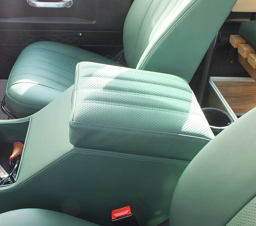 Fahrzeuginnenausstattung – wir realisieren so ziemlich jeden Farbwunsch und Materialwunsch.